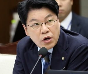 장제원 "'웃기고 있네' 필담 갖고 수석들 퇴장, 의원들 부글부글"