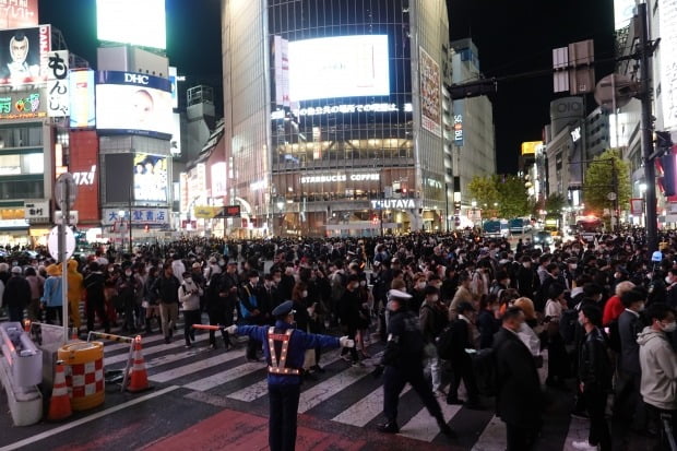 일본 도쿄 시부야 스크램블 교차로에 인파가 몰려 있다. 사진은 기사와 무관함. /사진=연합뉴스
