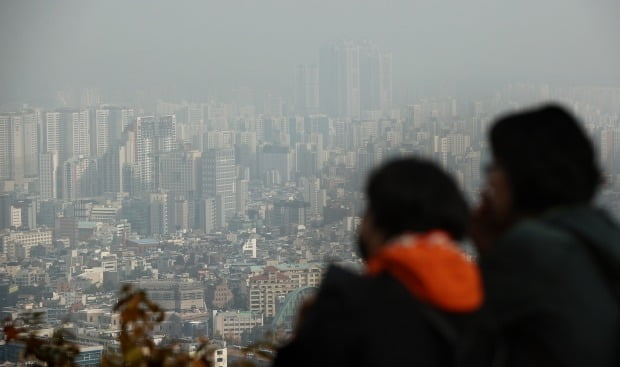 서울 남산에서 바라본 시내 아파트 단지. 사진=연합뉴스