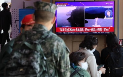 [속보] 軍, NLL 이북 공해에 전투기로 대응사격 미사일 3발 발사
