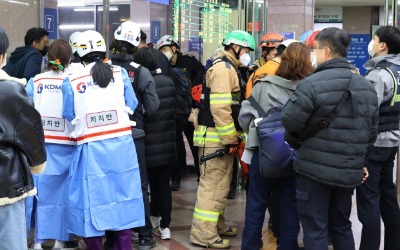 [속보] 서울 영등포역서 무궁화호 탈선…30여명 부상