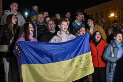 우크라이나, 8개월 만에 남부 요충지 헤르손 탈환했다