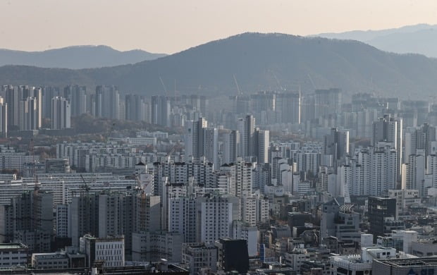 서울 강남구 삼성동 아셈타워에서 바라본 시내 아파트 모습. 사진=연합뉴스