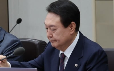 尹 "살길은 수출…국무위원 모두 수출 최전선서 도와야"