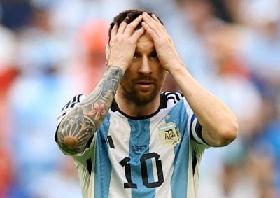 메시도 속수무책…단언컨대 월드컵 사상 '가장 엄격한 심판'이 떴다