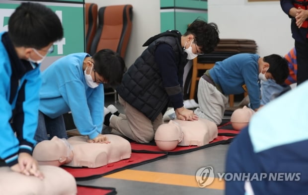 "수능 후 고3, CPR 배우세요"…연말까지 학생안전 특별기간 운영