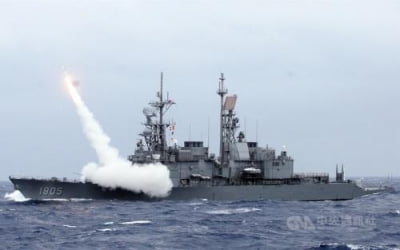 양안 미사일 구축함, 24해리 접속수역 놓고 해상 신경전