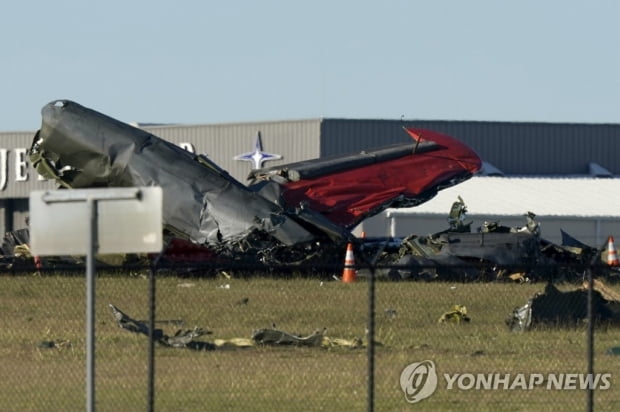 美에어쇼 공중충돌로 사망자 6명 발생…"참전용사 파일럿 숨져"