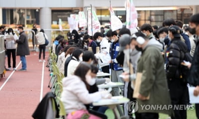 긴장된 표정 속 수능 예비소집…"준비한 대로 잘 쳤으면"