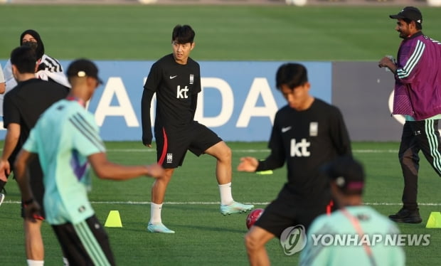 A moment of harmony through the local Bentoho Young Blood volunteer clinic for the World Cup