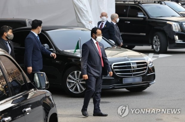 尹대통령-빈 살만 회담 종료…오찬 진행 중인 듯