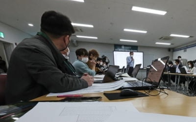 수능 국어·수학, 작년 '불수능'보단 쉬워졌지만 변별력 여전