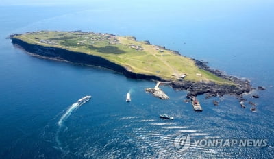 해경, 악천후 뚫고 마라도 아기에 특수분유 전달