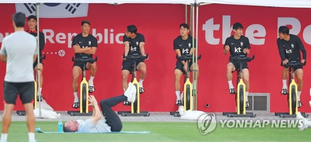 [월드컵] 결전 코앞인데 '황소' 황희찬이 힘 못 쓴다…벤투호 '플랜 B'는?