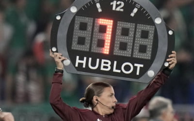 [월드컵] 프라파르, 92년 역사상 첫 본선 무대 여성 심판
