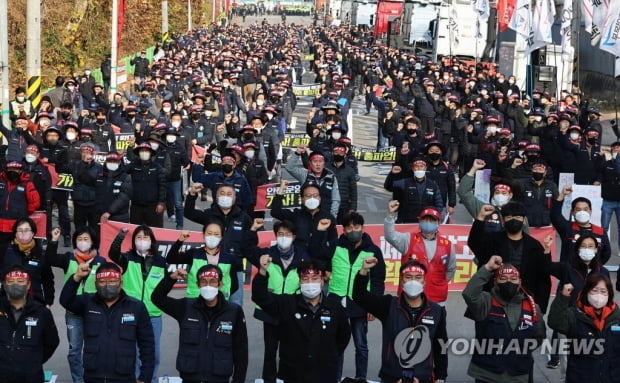 화물연대 총파업 전국서 동시 출정식…첫날 43% 참여