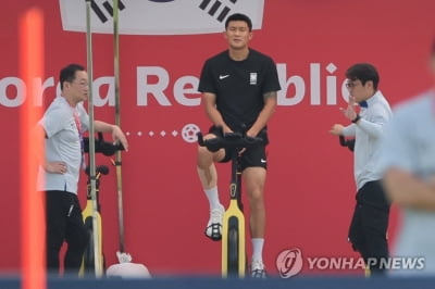 [월드컵] 훈련장 나왔지만 자전거 탄 김민재, 가나전 못 뛰나(종합)