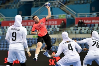 히잡 쓰고 경기하는 이란 여자핸드볼, 아시아선수권 3연승 질주