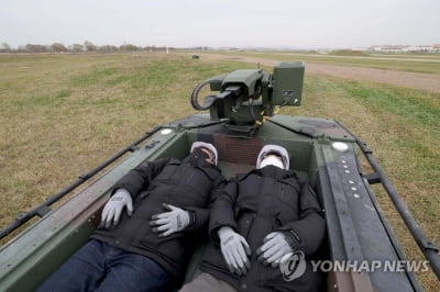 국산 무인군용차량 美기지서 첫 시연…총소리도 감지(종합2보)