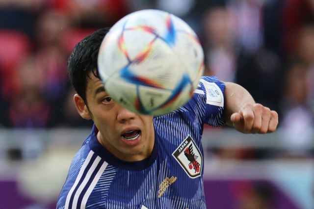 27일 오후(현지시간) 카타르 알라이얀 아흐메드 빈 알리 스타디움에서 열린 2022 카타르 월드컵 조별리그 E조 2차전 일본과 코스타리카의 경기에서 일본 엔도가 볼다툼을 하고 있다. / 사진=뉴스1