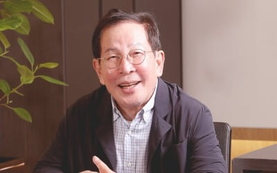 권원강 교촌 회장, 45개월만에 복귀…"100년 글로벌 기업 만들 것"