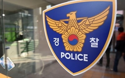 방치된 폐선박 화재, 불길 잡았더니…신원미상 시신 발견