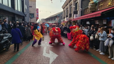 [포토] 연말연시 인천 차이나타운 거리공연