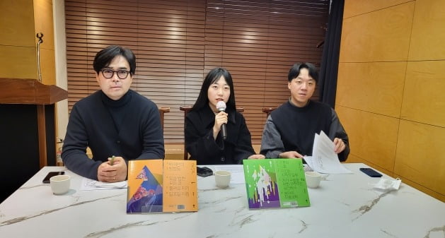 계간지 <긋닛> 편집위원인 (왼쪽부터)김태용·우다영·민병훈 작가가 6일 서울 광화문에서 기자 간담회를 갖고 기획의도를 설명하고 있다.