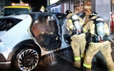 "1시간 50분 동안 불 안 꺼졌다"…전기차 화재 사고로 1명 사망