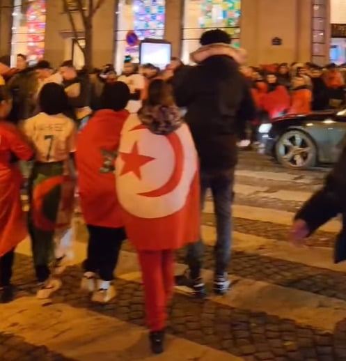 2022 카타르 월드컵에서 모로코가 스페인을 꺾은 지난 7일(한국시간) 밤 프랑스에 모코로 출신 이민자들이 거리로 쏟아져 나왔다. / 사진=송영길 전 더불어민주당 대표 페이스북 캡처