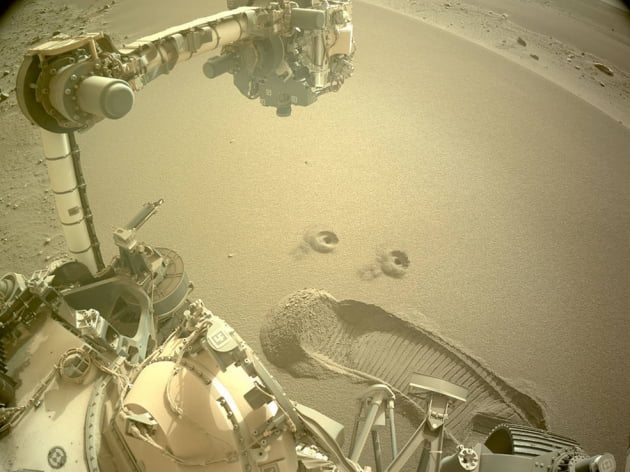 "담배 연기보다 미세한 화성의 모래"…'퍼서비어런스' 토양 표본 수집