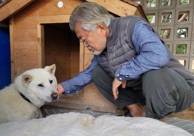 문재인 전 대통령이 반려견 마루의 사망 소식을 전했다. /사진=페이스북