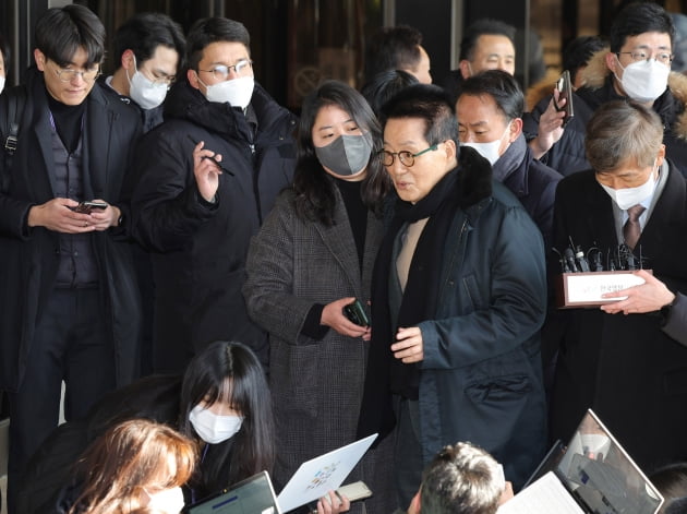 [포토] 박지원 전 국정원장, 서해 피격 사건 조사 위해 검찰 출석