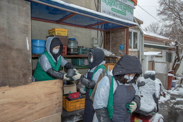 리치앤코, 소외이웃 위한 '연탄기부 행사' 개최