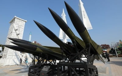 북한, 동해상에 탄도미사일 2발 발사…"한 달 만에 또 도발"