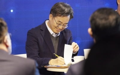 '잠룡 행보' 김동연 경기지사, 기업들에 "살아남아야 기회 온다" 당부