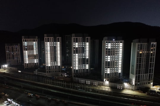 DL이앤씨, 계묘년 맞아 전남 순천 아파트 단지에서 ‘희망 불빛 점등행사’ 실시