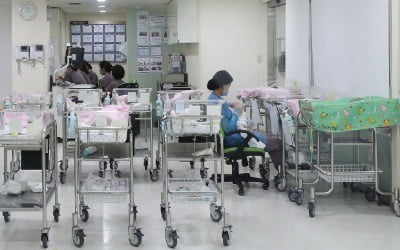 '초저출산'에 '초고령화'까지…"한국, 인구소멸 갈림길"