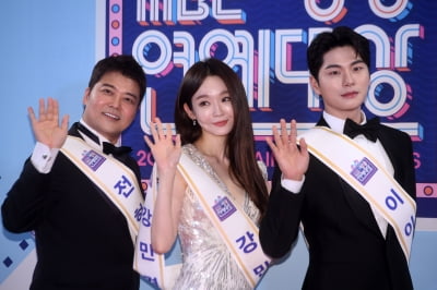 [포토] 전현무-강민경-이이경, 'MBC 연예대상의 MC들'(2022 MBC 방송연예대상)