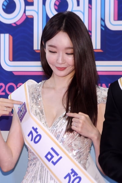  강민경, '시선 둘 곳 없는 볼륨 몸매'(2022 MBC 방송연예대상)