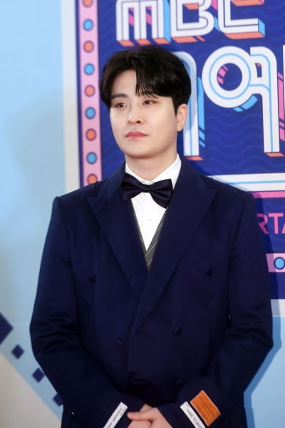  영재, '주변 밝히는 훈훈한 비주얼'(2022 MBC 방송연예대상)