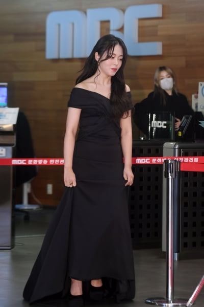 [포토] 흰, '블랙 드레스로 시크하게~'(2022 MBC 방송연예대상)