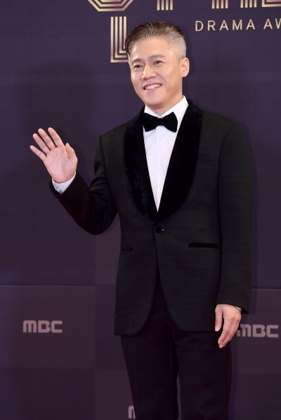 [포토] 박호산, '명품 배우의 멋진 인사~' (2022 MBC 연기대상)