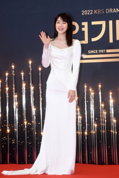 [포토] 이하나, '순백의 화이트 드레스'(2022 KBS 연기대상)