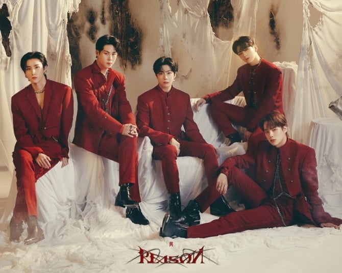 몬스타엑스, 신보 'REASON' 두 번째 콘셉트 필름+포토 공개…빨간 슈트로 치명적 비주얼 극대화