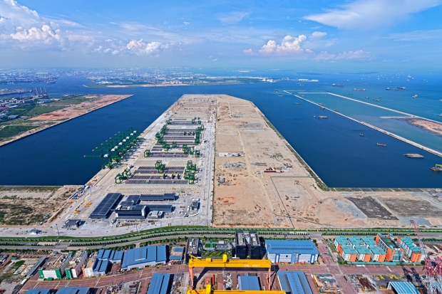 2022년 12월 21일 DL이앤씨, 여의도 1.5배 규모 세계 최대 항만 매립 공사 완료