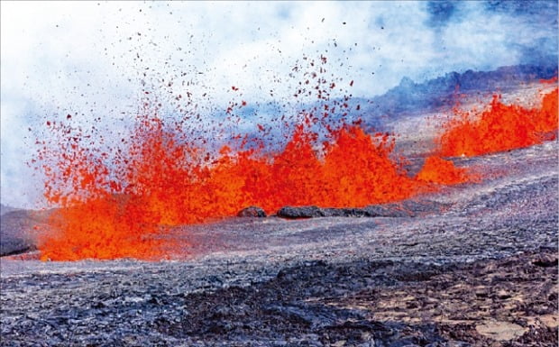 [사진으로 보는 세상] 하와이 마우나 로아 화산 38년 만에 분화 시작