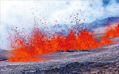 [사진으로 보는 세상] 하와이 마우나 로아 화산 38년 만에 분화 시작