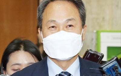 700조 금융그룹 이끌 '고졸 신화' 진옥동 "100년 신한 바닥 다질 것"