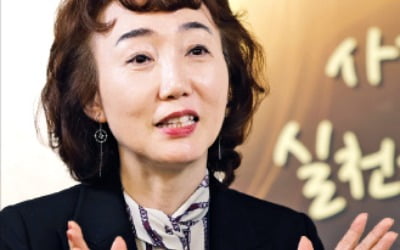 "사회복지 종사자는 천사 아닌 전문가…사회 인식 바꿀 것"